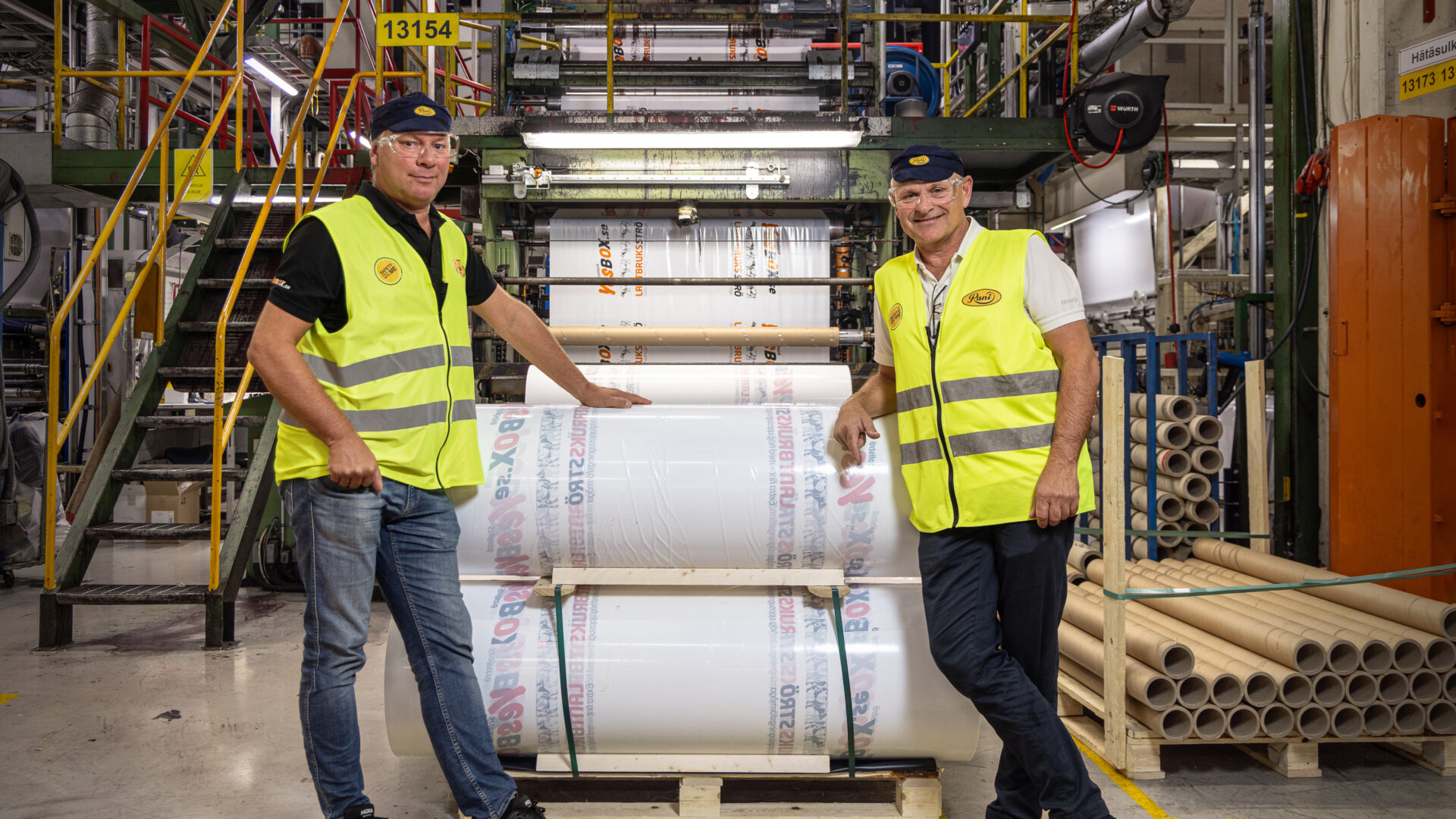 _S4A2272-safety glasses